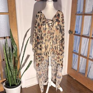 🖤💛 Flowy asymmetrical animal print blouse 💛🖤